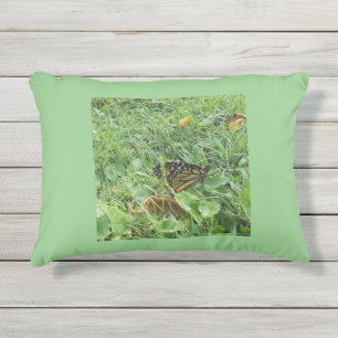 Cojín De Exterior Una mariposa monarca