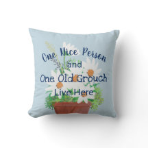 Una persona agradable y un viejo grupo viven aquí