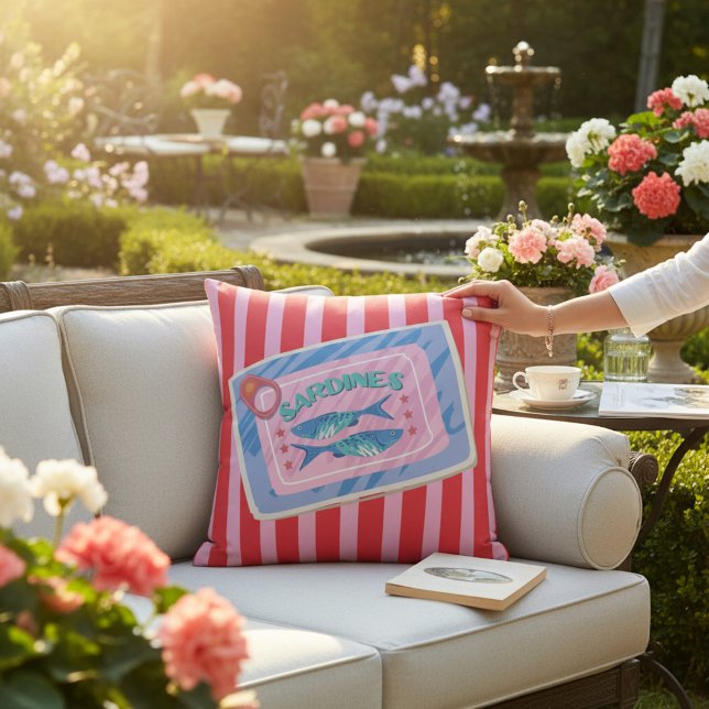 Cojín De Exterior Whimsical Sardine Tin Graphic Design Pillow (Subido por el creador)
