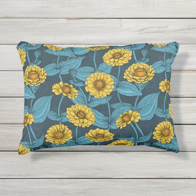 Cojín De Exterior Zinnias amarillas en azul oscuro (Anverso)