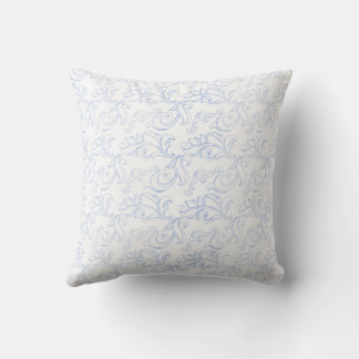 cojín de motivos florales azul y blanco