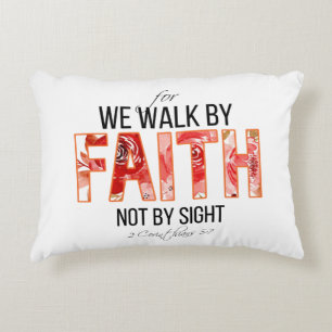 Cojín Decorativo 2 Cor 5:7 Camino por Faith Bible Verse
