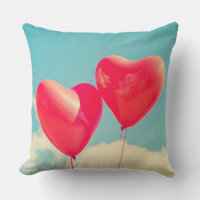 2 globos con forma de corazón rojo brillante flota