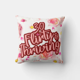 Cojín Decorativo 30 cumpleaños 30 Flirty y Thriving Fun Pink