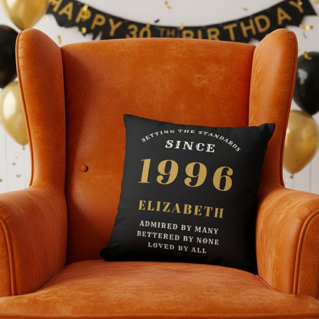 Cojín Decorativo 30th Birthday Gift Personalized 1996 Black Gold (1996 throw pillow in orange chair.)