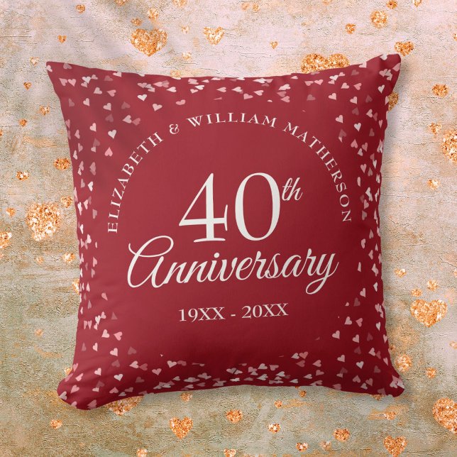 Cojín Decorativo 40.º Aniversario del Boda Ruby Hearts Confetti (40th Wedding Anniversary Ruby Hearts Confetti Throw Pillow)