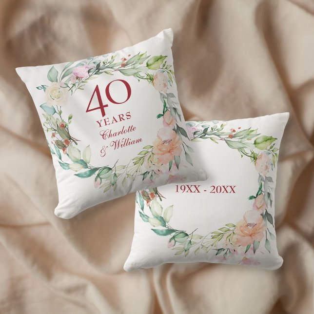 Cojín Decorativo 40.º Boda de Ruby Rosas Garland (40th Ruby Wedding Anniversary Roses Garland Throw Pillow)