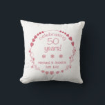 Cojín Decorativo 50.º Boda Aniversario Corazones<br><div class="desc">Celebra un aniversario boda con este precioso y elegante reloj de pared con un diseño que incluye una corona con corazones rojos y rosados.</div>
