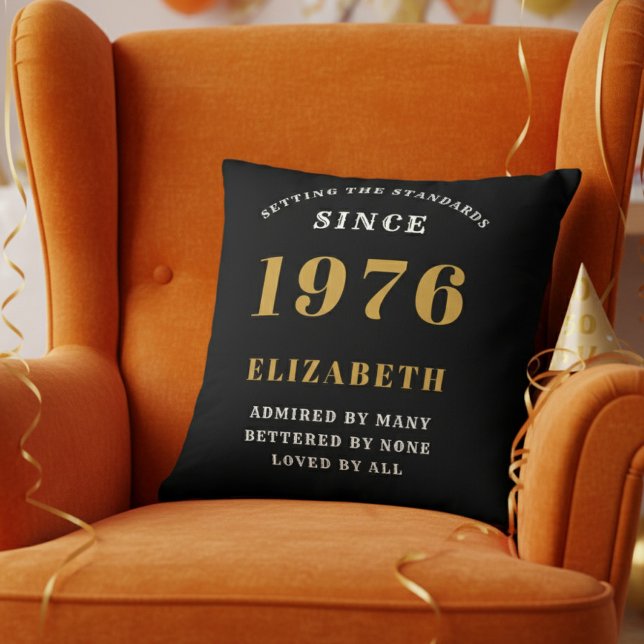 Cojín Decorativo 50th Birthday Gift Personalized 1976 Black Gold (Personalized 50th birthday pillow on a vibrant orange velvet wingback chair)