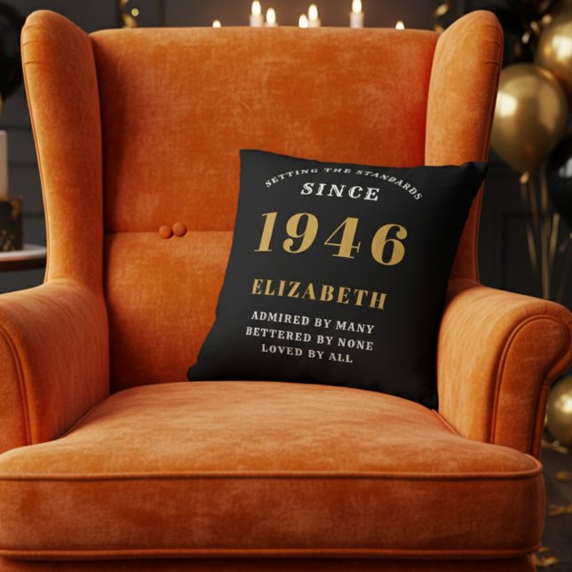 Cojín Decorativo 80th Birthday Gift Personalized 1946 Black Gold (A vibrant orange velvet wingback armchair with a black throw pillow for an 80th birthday celebration)
