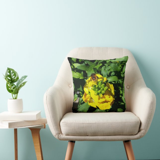 Cojín Decorativo Abeja a las flores amarillas (Silla)