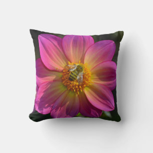 Cojín Decorativo Abeja de miel sobre dahlia rosa
