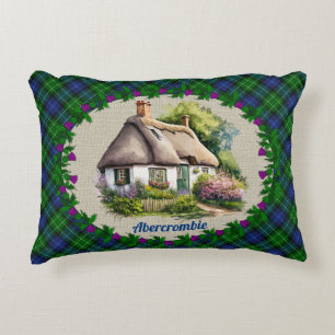 Cojín Decorativo Abercrombie Cottage Con Techo de Paja y Tartán Per