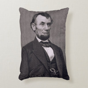 Cojín Decorativo Abraham Lincoln, grabado de una fotografía cerca