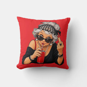 Cojín Decorativo Abuela descarada y malvada haciendo un gesto obsce