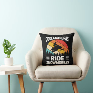 Cojín Decorativo Abuelos Geniales Van en Moto de Nieve Atardecer Vi