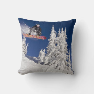 Cojín Decorativo Acción de snowboarding en Whitefish Mountain Resor