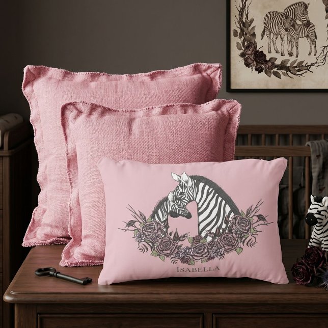 Cojín Decorativo Acento dibujado a mano de cebra rosa polvorienta (Light mauve hand-drawn zebra mama and baby with moody roses for alternative soft gothic baby nursery)