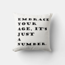 Cojín Decorativo Acepta tu edad, es sólo una cita numérica
