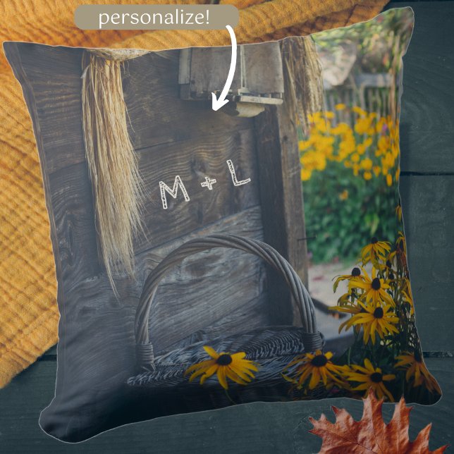 Cojín Decorativo Acogedora casa de campo con flores amarillas (Subido por el creador)