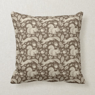Cojín Decorativo Acorn Squirrel Taupe Ecru Caída Floral Pillow