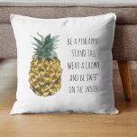 Cojín Decorativo Acuarela moderna piña y cita graciosa positiva<br><div class="desc">Acuarela moderna piña y cita graciosa positiva</div>