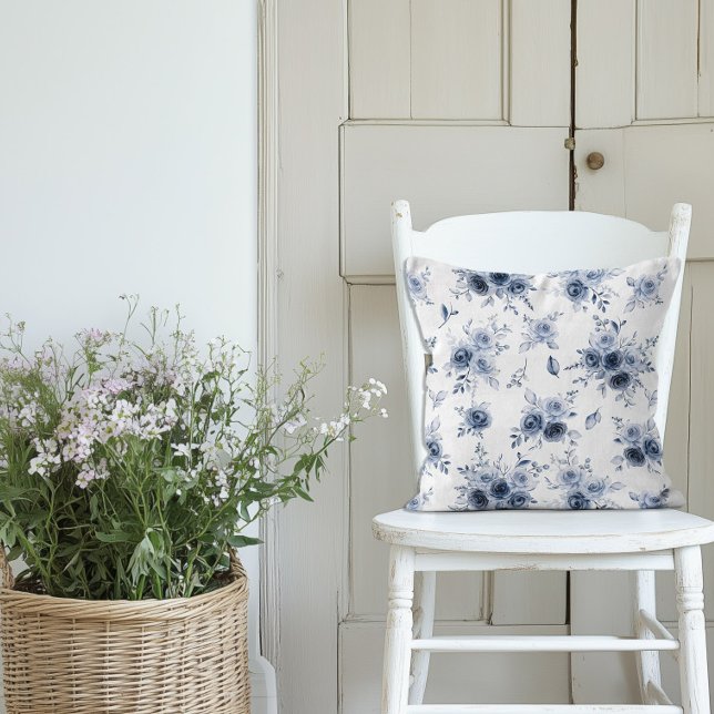 Cojín Decorativo Adele Acuarela Rosas Azules Campestres (Adele Blue Roses Throw Pillow)