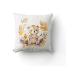 Adorable amigo forestal: Oso bebé en hojas