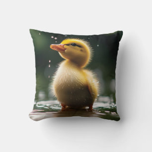Cojín Decorativo "Adorable duckling in the Rain