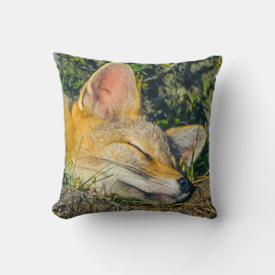 Cojín Decorativo Adorable fox sleeping closeup photography