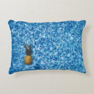 Cojín Decorativo Aerial view photography of pineapple on body of wa