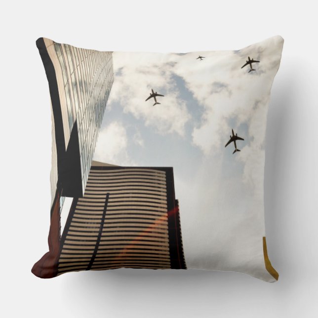 Cojín Decorativo Aeroplanos que vuelan sobre edificios (Anverso)