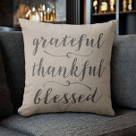 Cojín Decorativo Agradecido Guión Rústico Bendecido de Gracias - da<br><div class="desc">Una hermosa casa y un diseño familiar con un dicho inspirador.</div>