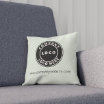 Cojín Decorativo Agregar logotipo de empresa y sitio web de negocio<br><div class="desc">Añada el logotipo de su empresa y la identidad de su marca a esta almohada, así como su dirección o eslogan en el sitio web haciendo clic en el botón "Personalizar" que aparece más arriba. Estas almohadas de lanzamiento de marca pueden promocionar su negocio ya que los empleados las usan...</div>