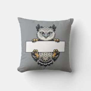 Cojín Decorativo Águila Harpía Linda Sosteniendo Letrero en Blanco