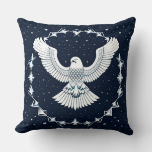 Cojín Decorativo Águila Majestuosa Elevándose en un Cielo Nocturno