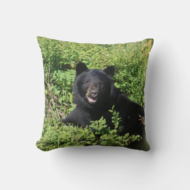 Cojín Decorativo Alaska - Oso negro en los arbustos de Berry (Anverso)