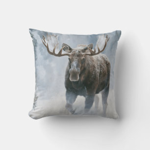 Cojín Decorativo Alce Macho Caminando a Través de la Nieve Boreal