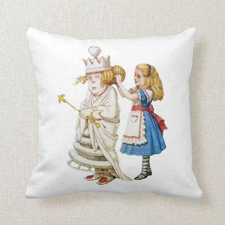 Cojín Decorativo Alicia y la reina blanca en el país de las maravil