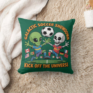 Cojín Decorativo Alien vs Skeleton Galáctico Showdown de Fútbol D