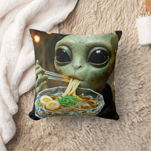 Cojín Decorativo Alienígena divertido comiendo fideos Ramen