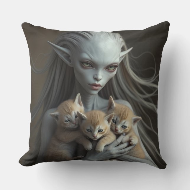 Cojín Decorativo Alienígena Holding Kittens (Anverso)