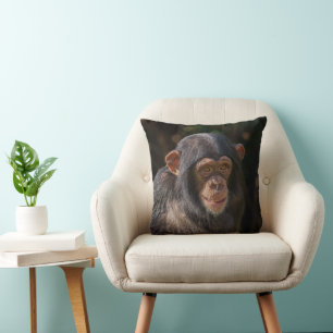 Cojín Decorativo Alma Juguetona – Cría de Chimpancé de Cerca