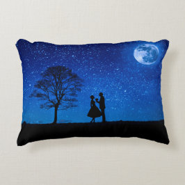 Cojín Decorativo Amantes bajo una luna llena   