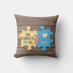 Cojín Decorativo Amor de rompecabezas: ‘Tú me completas, bebé’