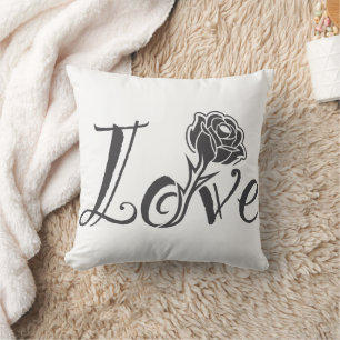 Cojín Decorativo Amor en Flor: Tipografía Elegante con una Rosa