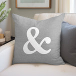 Cojín Decorativo Ampersand Gray Rústico<br><div class="desc">Diseño de almohadas de tipografía rústica simple y simple con un símbolo de tipografía audaz o añadir su propio monograma o texto personalizado. Tenga en cuenta que el fondo es una textura falsa de burpón impresa, la cubierta de almohada no está hecha de material de tela burlap. Haga clic en...</div>