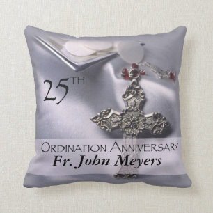 Cojín Decorativo Anfitrión de la 25ª Ordenación