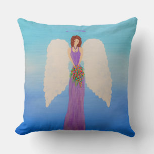 Cojín Decorativo Ángel con vestido morado sosteniendo un ramo prima