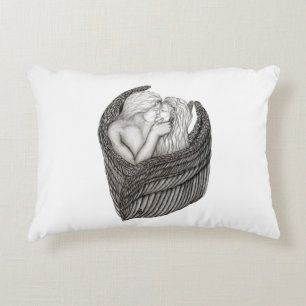 Cojín Decorativo Angels Kissing , diseño en blanco y negro